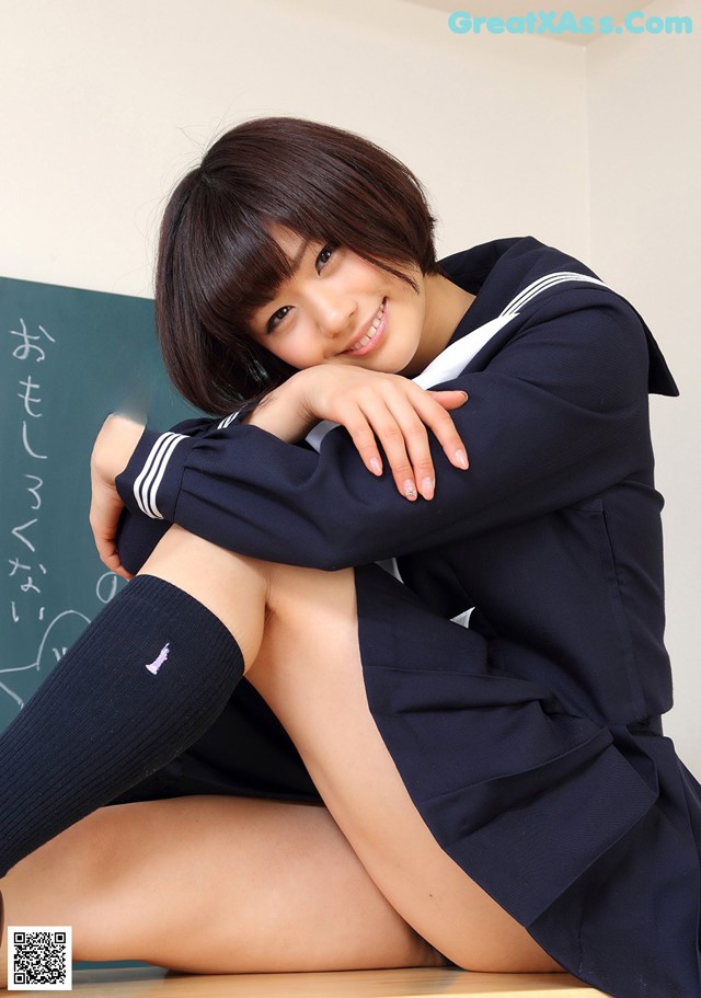 Hitomi Yasueda - Bea Chubbyebony Posing No.37524d